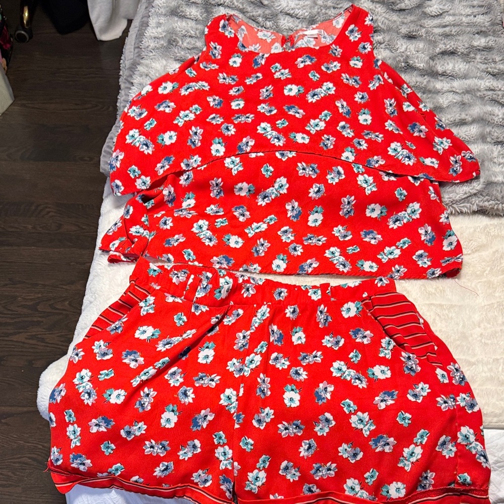 Floral Red Two-Piece Shorts Outfit. Too is size XXL and shorts are XL